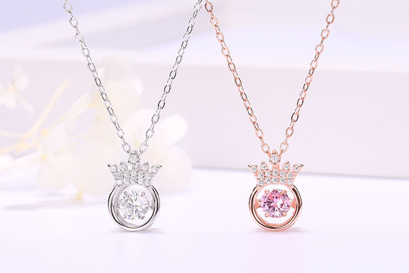 A meaningful and perfect gift—Beating Heart Crown Necklace