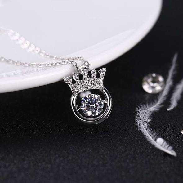 A meaningful and perfect gift—Beating Heart Crown Necklace